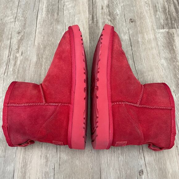 UGG Women’s Classic Mini Side Logo Boots Red/Black Size 6 Winter Snow Booties - Picture 6 of 10